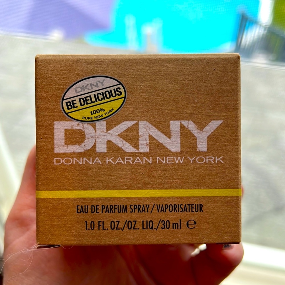 DKNY Be Delicious Perfume, FULL SIZE, New ! Apple fragrance, yum